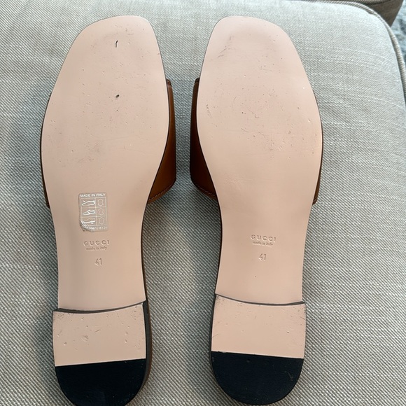 GUCCI WOMEN'S LEATHER SLIDE SANDAL WITH INTERLOCKING G - Picture 3 of 6